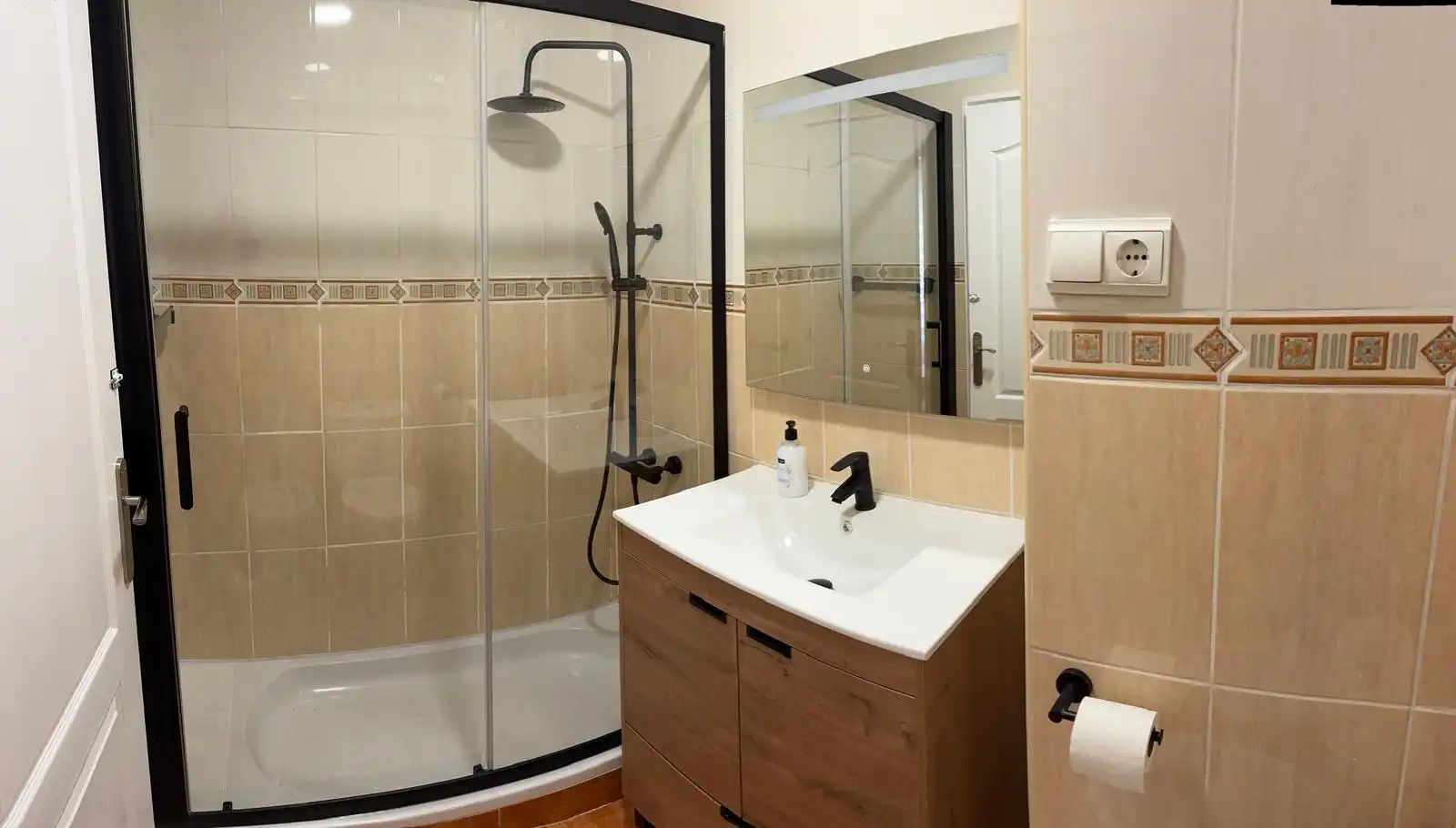 Baño de Piso en venta en Elche / Elx con Amueblado, Horno y Lavadora
