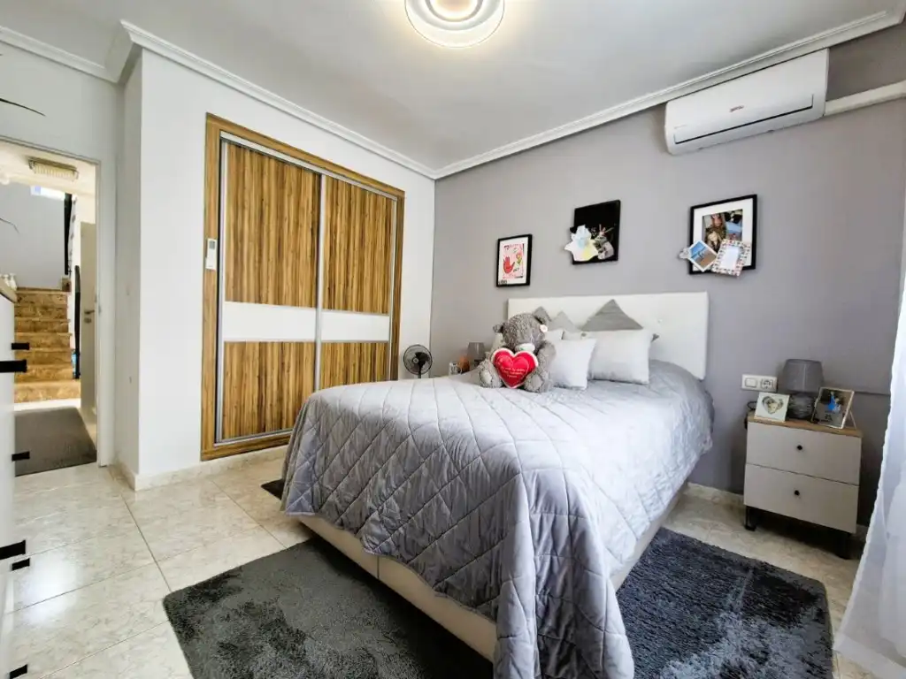 Dormitori de Casa o xalet en venda en Villamartín amb Jardí privat