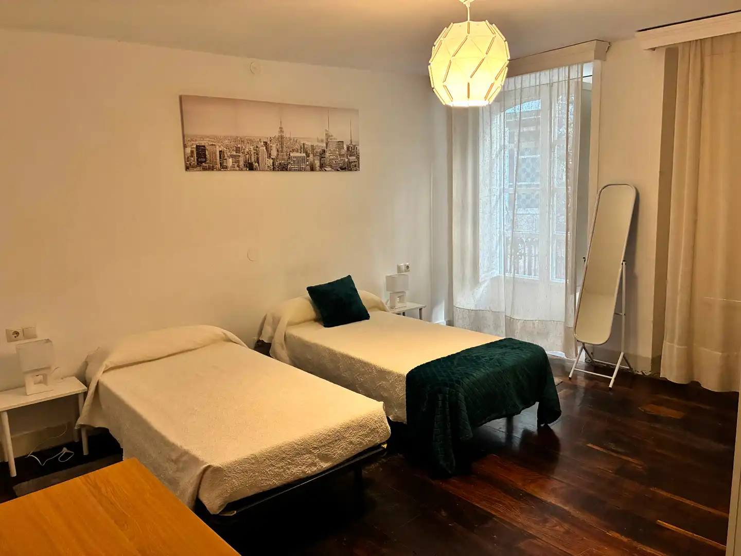 Dormitori de Dúplex per a compartir en Santiago de Compostela  amb Calefacció, Parquet i Moblat