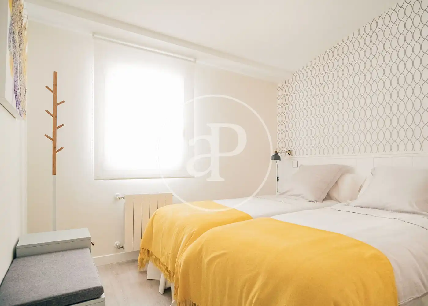 Attic for rent in C. de los Caños del Peral, Palacio
