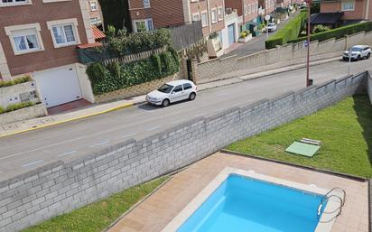 Vista exterior de Pis en venda en Castro-Urdiales amb Piscina