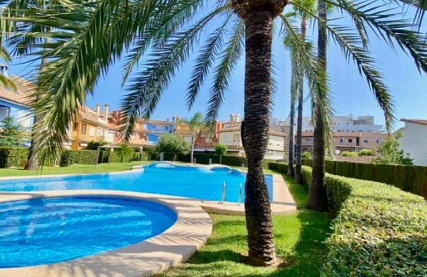 Foto 1 de Casa adosada en venda a Els Poblets, Alicante