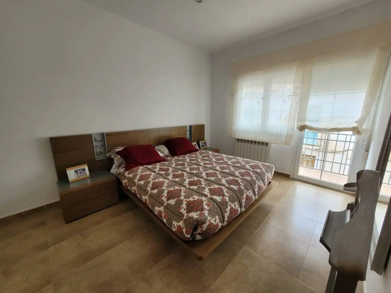 Dormitori de Casa o xalet en venda en Baza amb Aire condicionat, Calefacció i Jardí privat