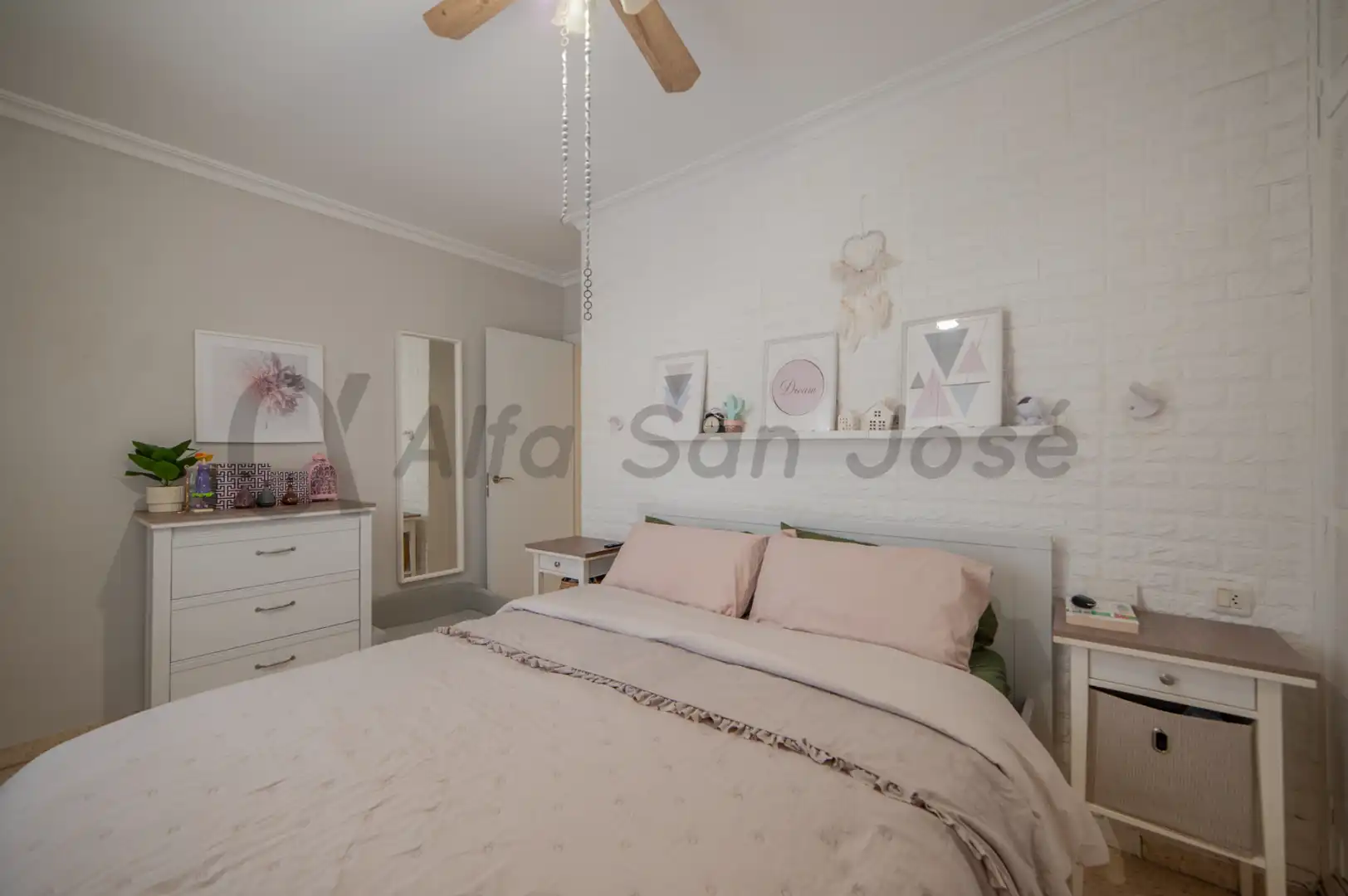 Habitación de Piso en venta en La Rinconada con Aire acondicionado