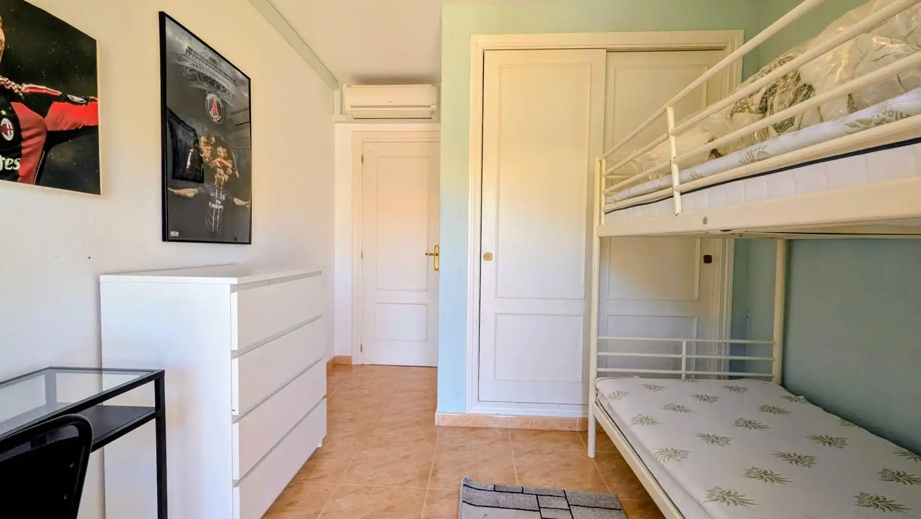 Habitación de Casa o chalet en venta en L'Alfàs del Pi con Aire acondicionado, Terraza y Piscina comunitaria