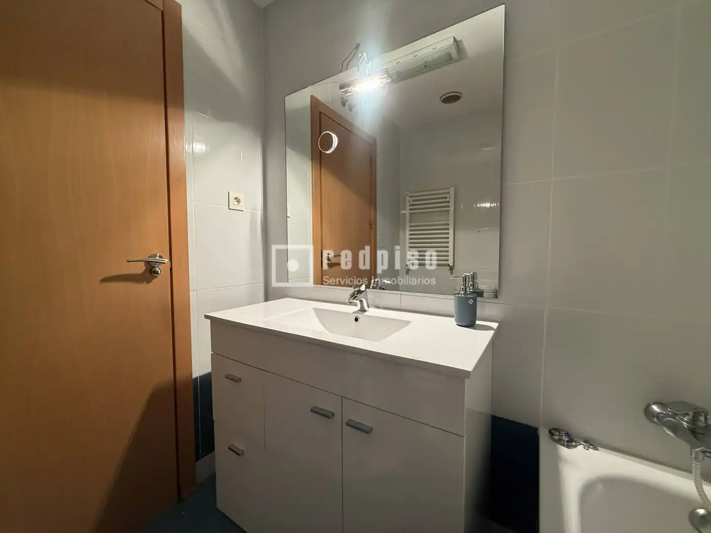 Baño de Piso en venta en Madrid con Aire acondicionado, Calefacción y Jardín privado