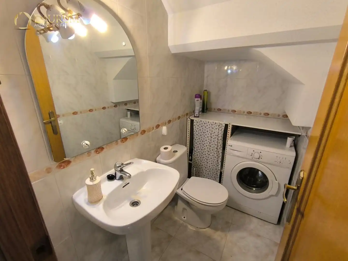 Badezimmer von Einfamilien-Reihenhaus zum Verkauf in Santa Pola mit Klimaanlage, Heizung und Privatgarten