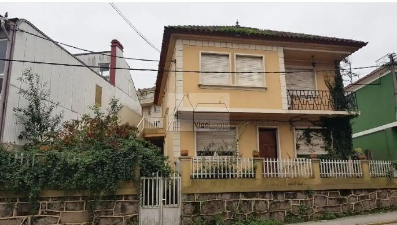 Vista exterior de Casa o xalet en venda en Cangas  amb Calefacció, Jardí privat i Terrassa