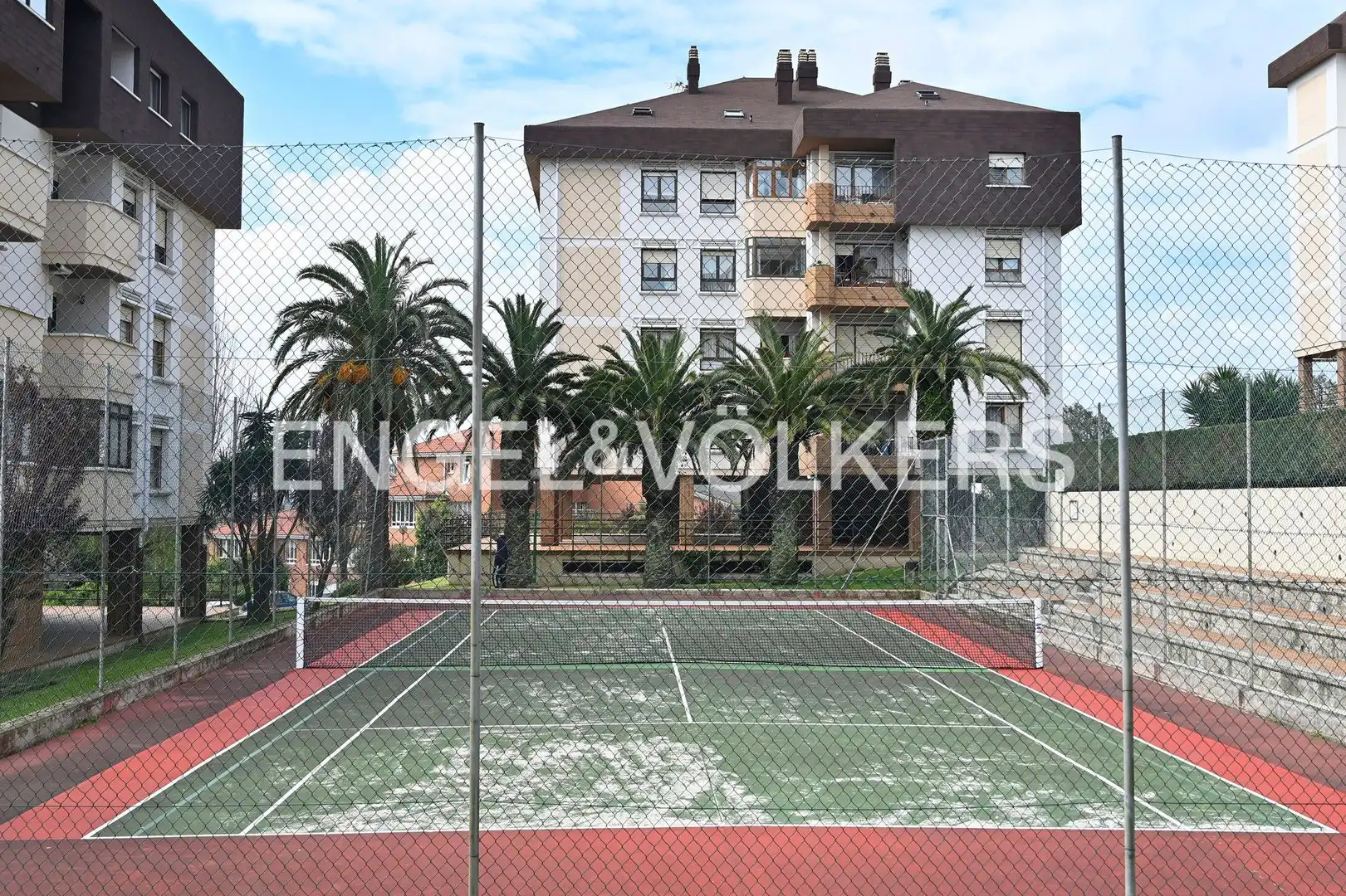 Terrasse von Wohnung zum Verkauf in Santander mit Heizung, Privatgarten und Abstellraum