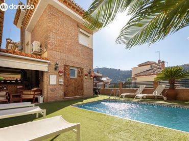 Xalet amb piscina en venda a C. la Iruela, 45
