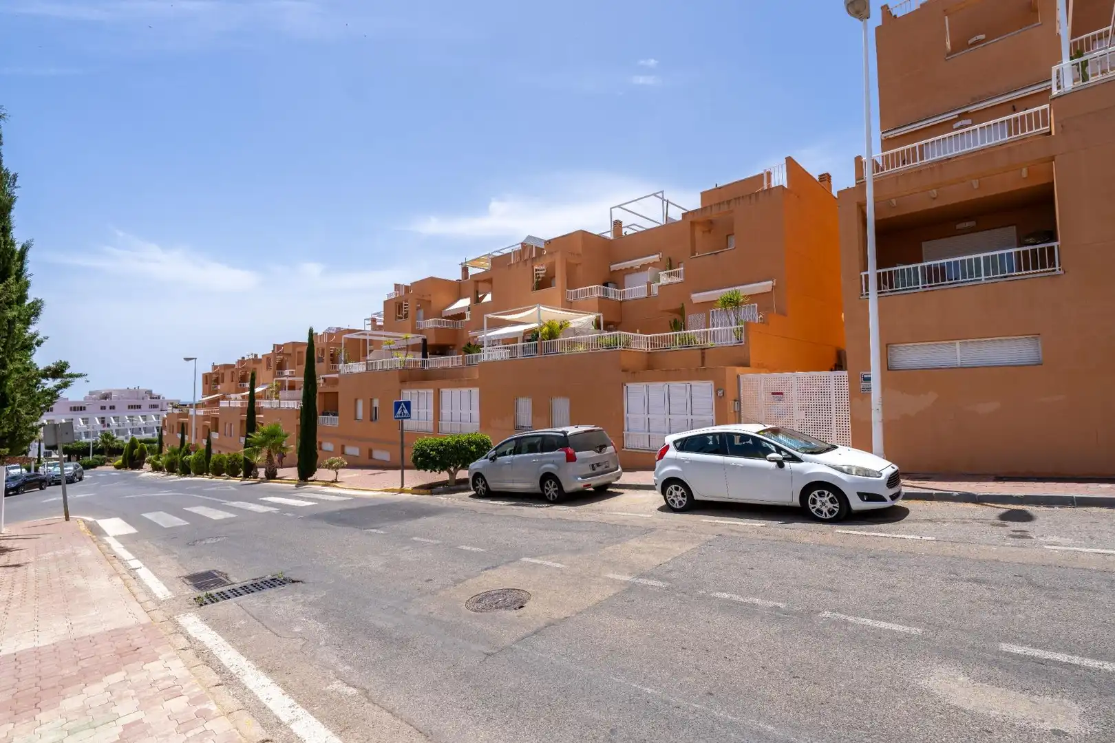 Außenansicht von Maisonette zum Verkauf in Mojácar mit Klimaanlage, Privatgarten und Terrasse