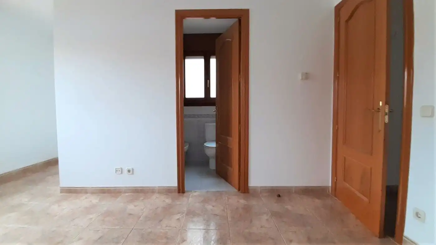 Badezimmer von Einfamilien-Reihenhaus zum Verkauf in Moià mit Heizung, Terrasse und Abstellraum