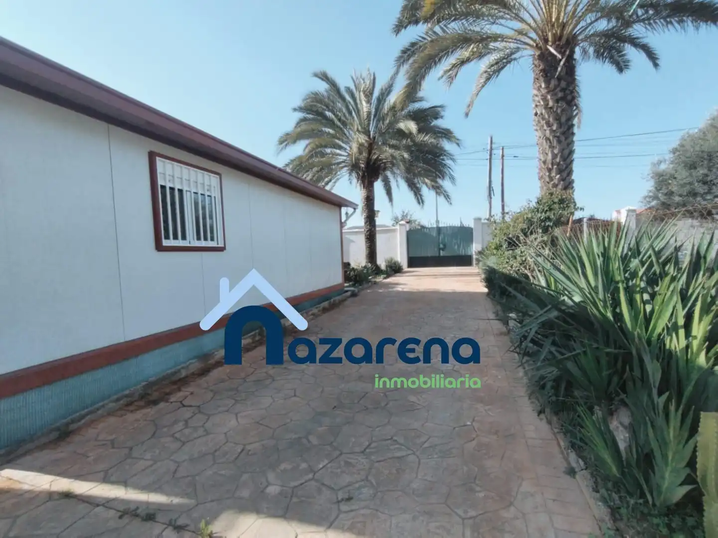Vista exterior de Terreno en venta en Coria del Río