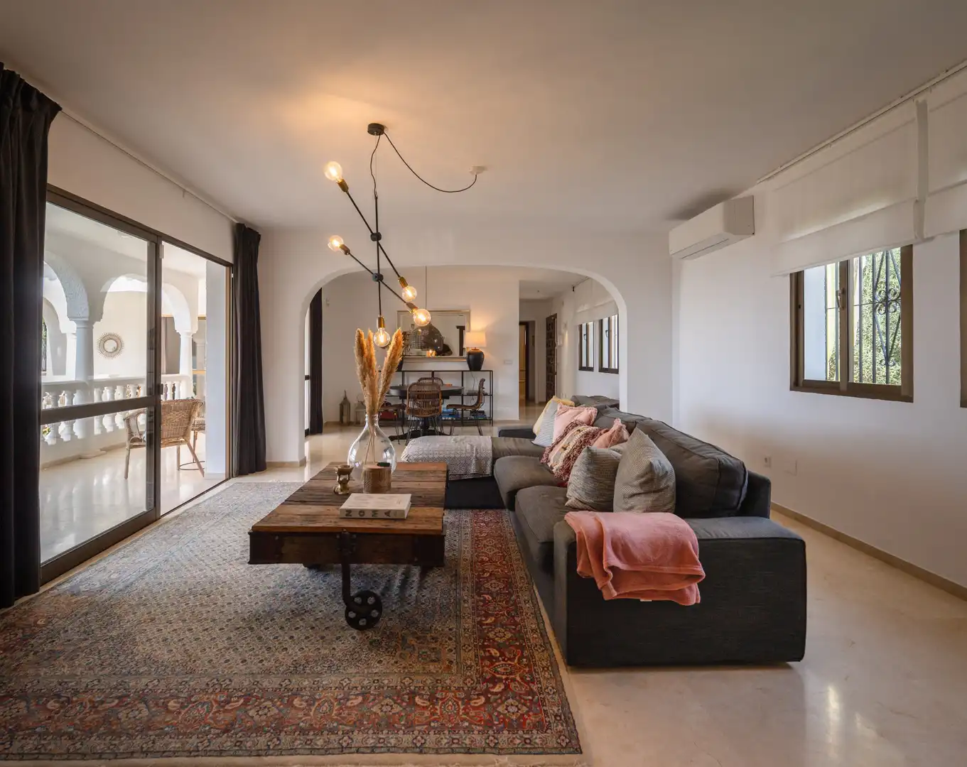 Sala d'estar de Casa o xalet en venda en Mijas amb Aire condicionat, Jardí privat i Terrassa