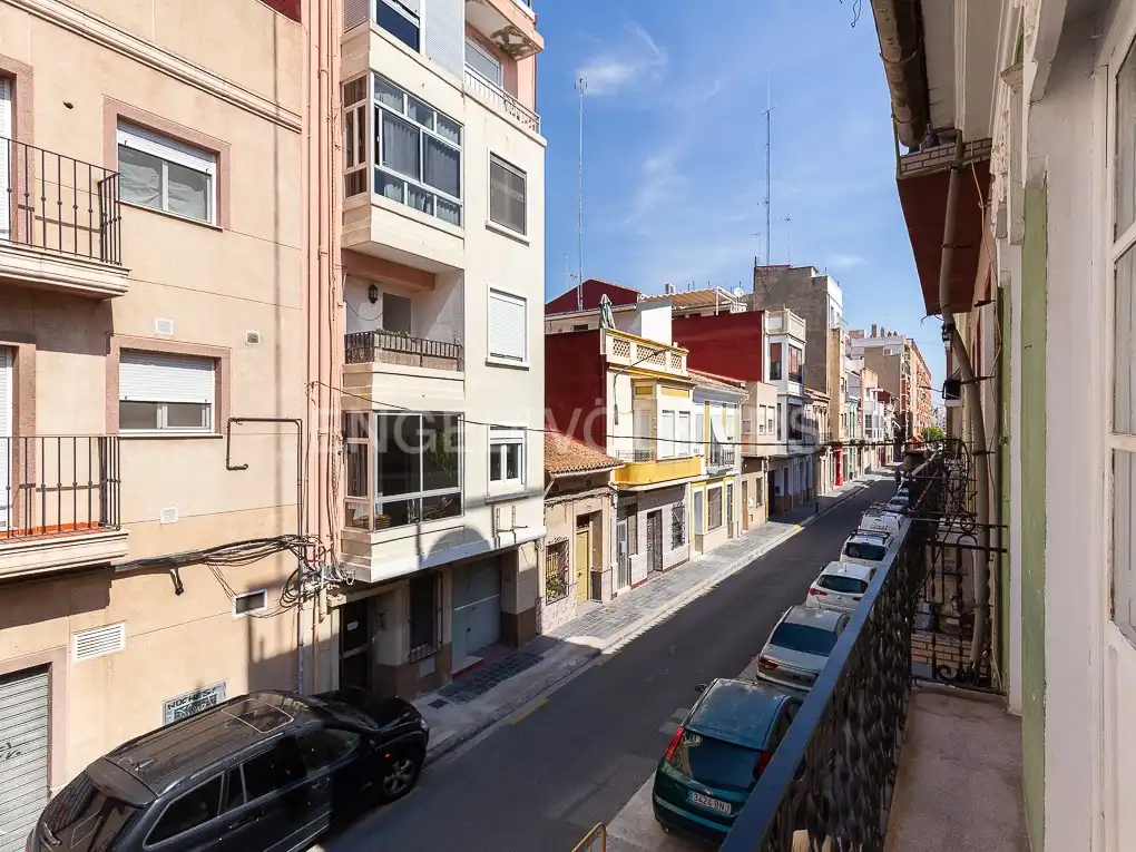Außenansicht von Wohnung zur Miete in Valencia mit Klimaanlage, Heizung und Parkett