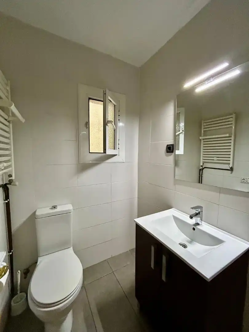 Baño de Piso en venta en Santa Coloma de Gramenet con Aire acondicionado, Calefacción y Internet