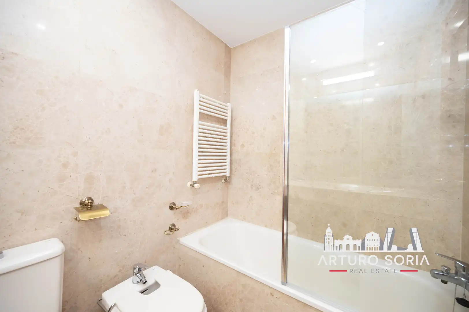 Bathroom of Flat for rent in Madrid  with Storage room and Community pool