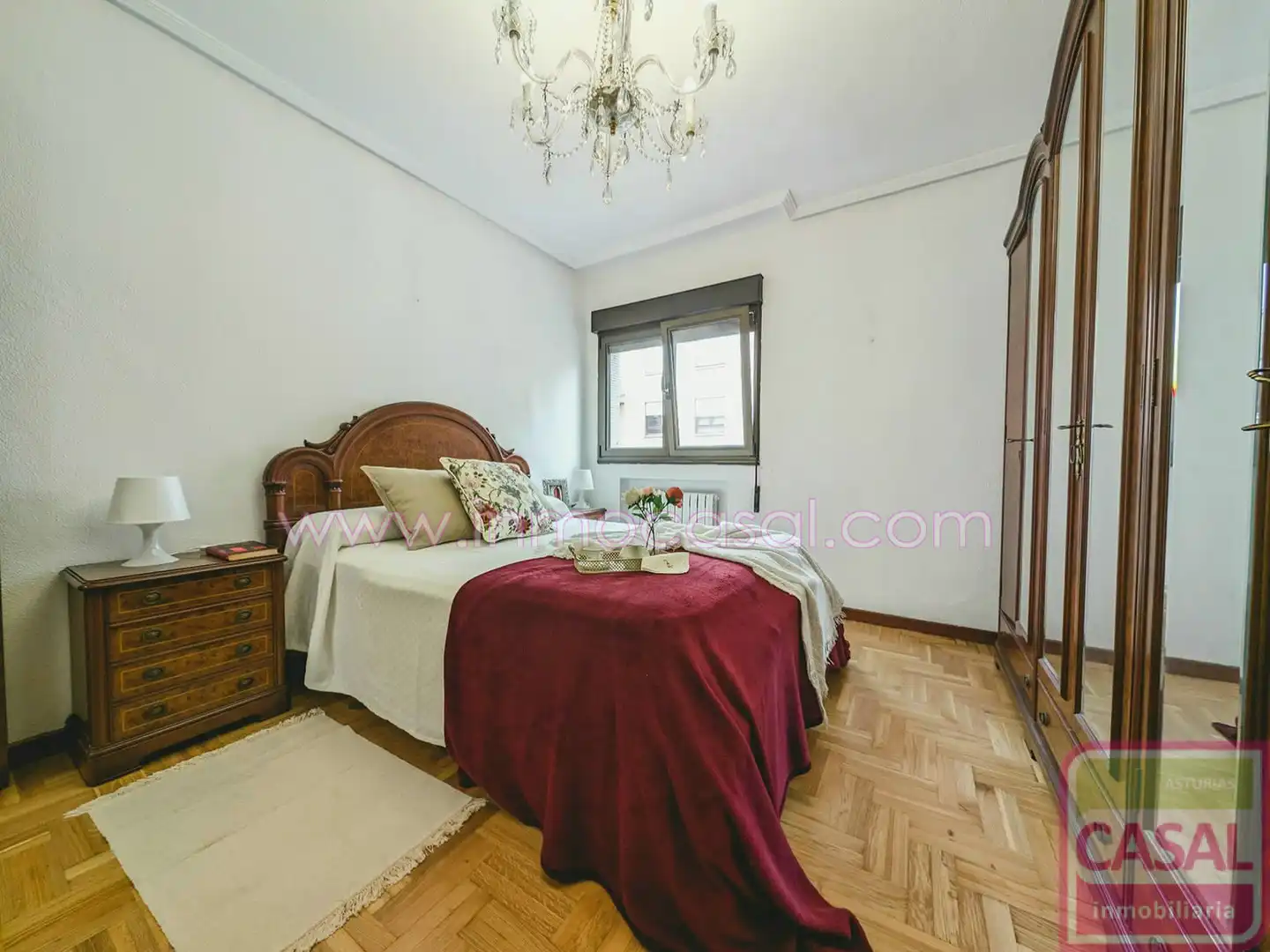 Habitación de Piso en venta en Oviedo  con Calefacción, Trastero y Amueblado