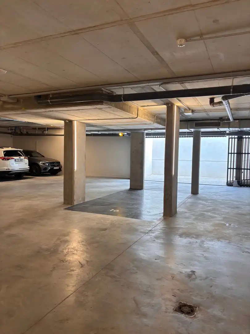 Einzelparkplatz mit Aufzug zum Verkauf in Ponent