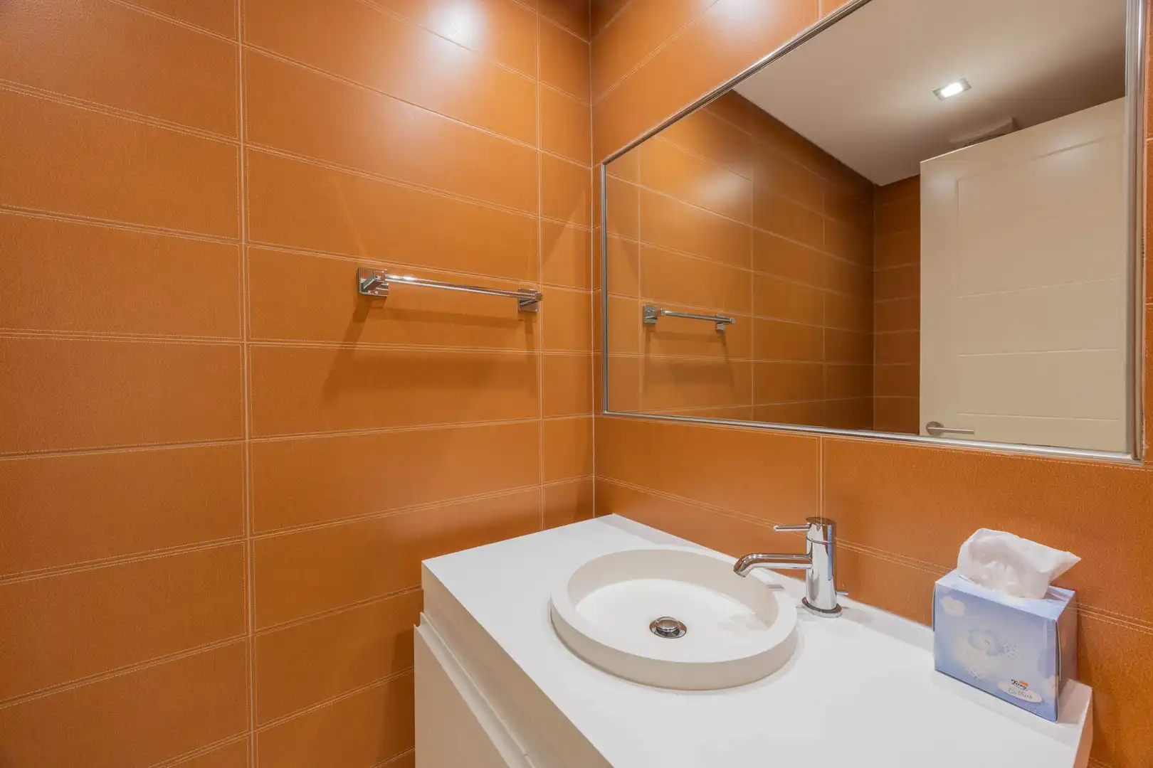 Bathroom of Apartments for sale in Sotogrande  with Air Conditioner, Heating and Terrace