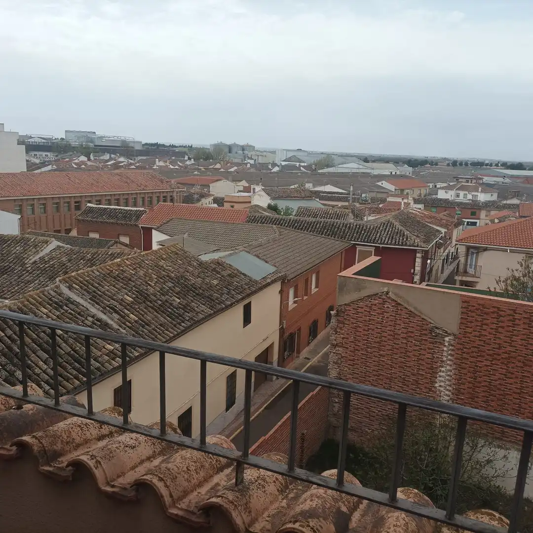 Vista exterior de Ático en venta en Quintanar de la Orden con Aire acondicionado, Calefacción y Parquet