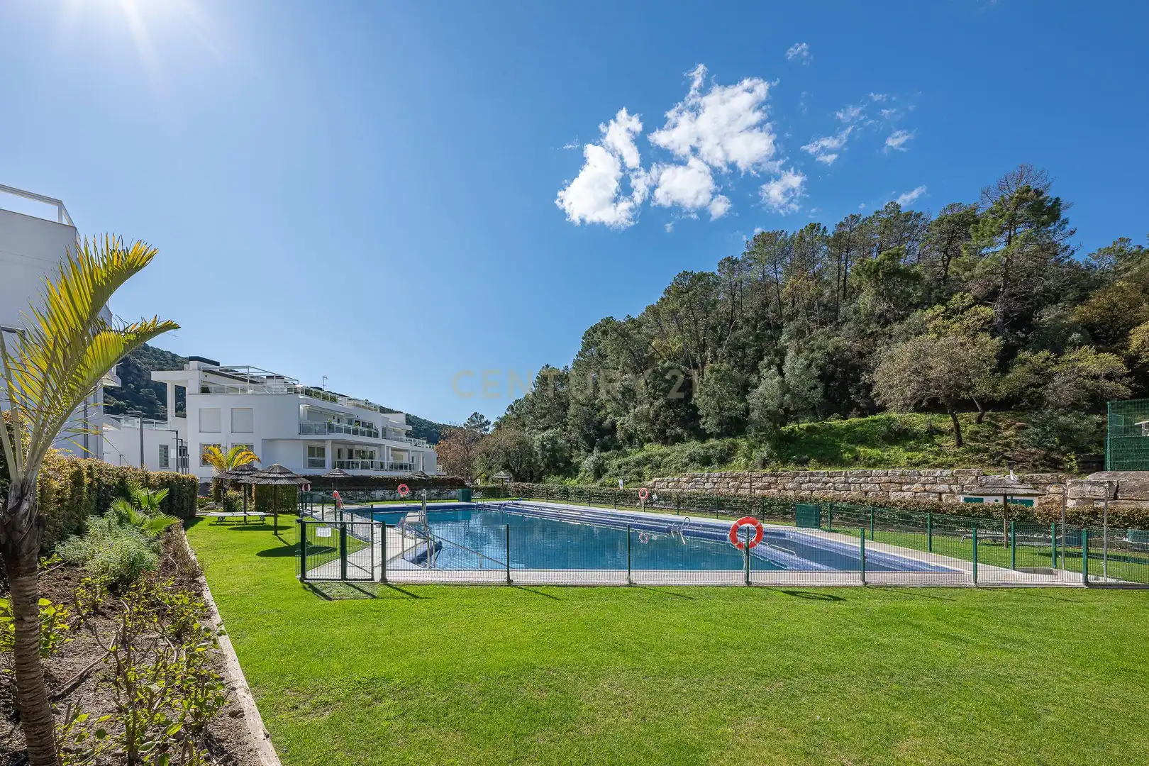 Piscina de Apartamento en venta en Benahavís con Aire acondicionado, Trastero y Lavadora