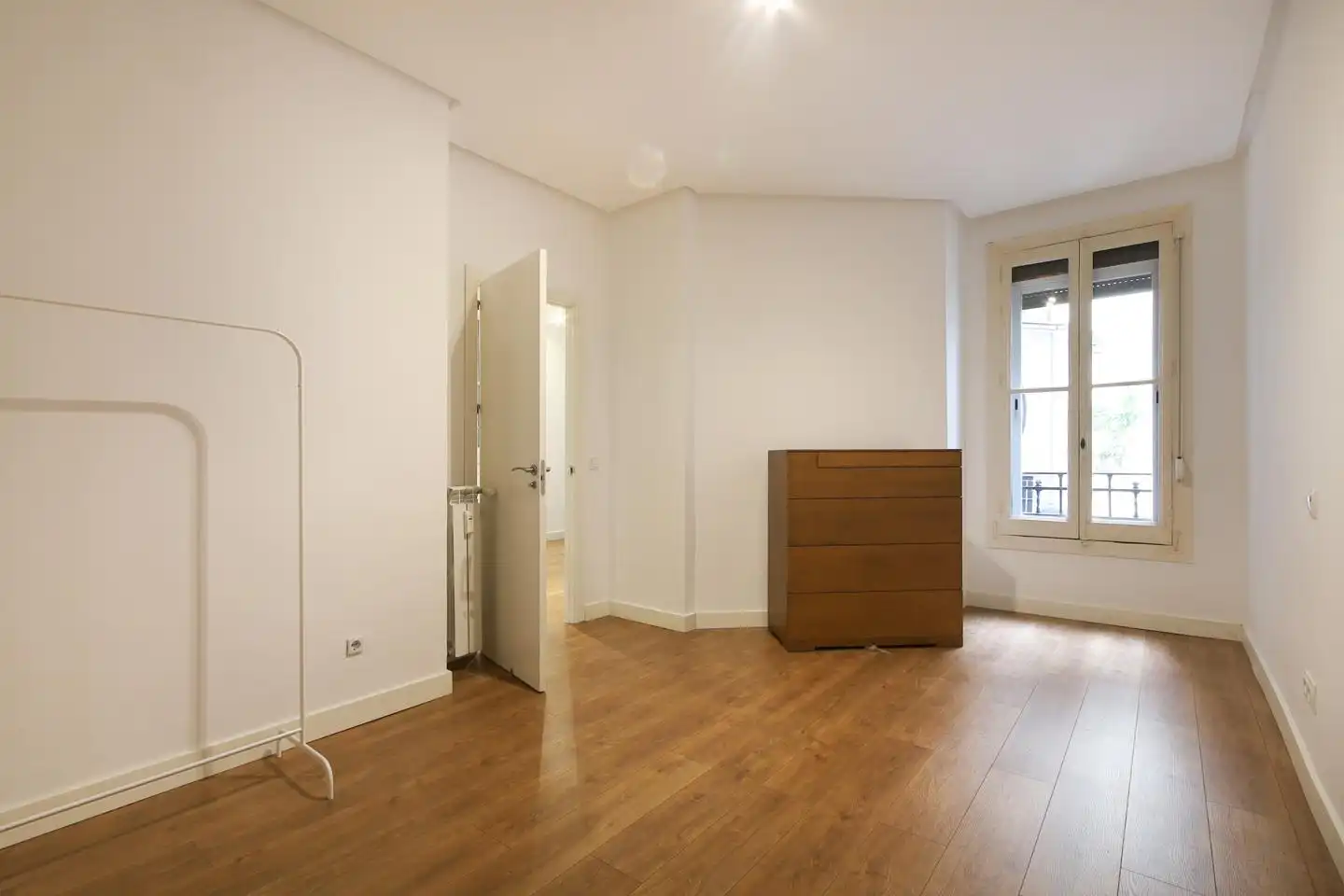 Schlafzimmer von Wohnung zur Miete in Madrid mit Klimaanlage und Heizung
