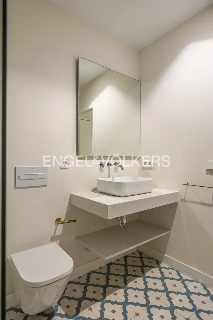 Badezimmer von Wohnung zur Miete in Sevilla mit Klimaanlage, Heizung und Parkett