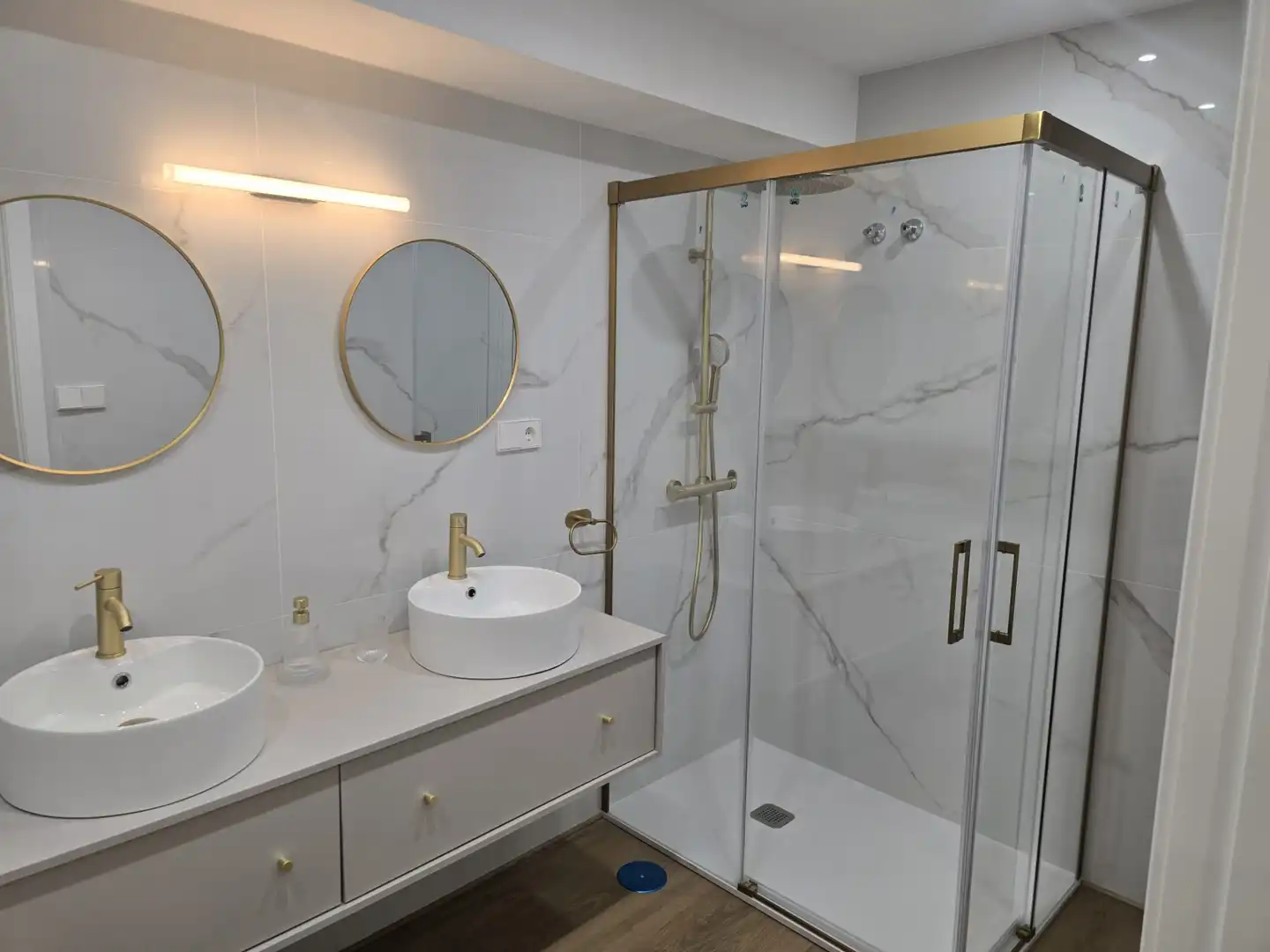 Bathroom of Flat for rent in Vigo 