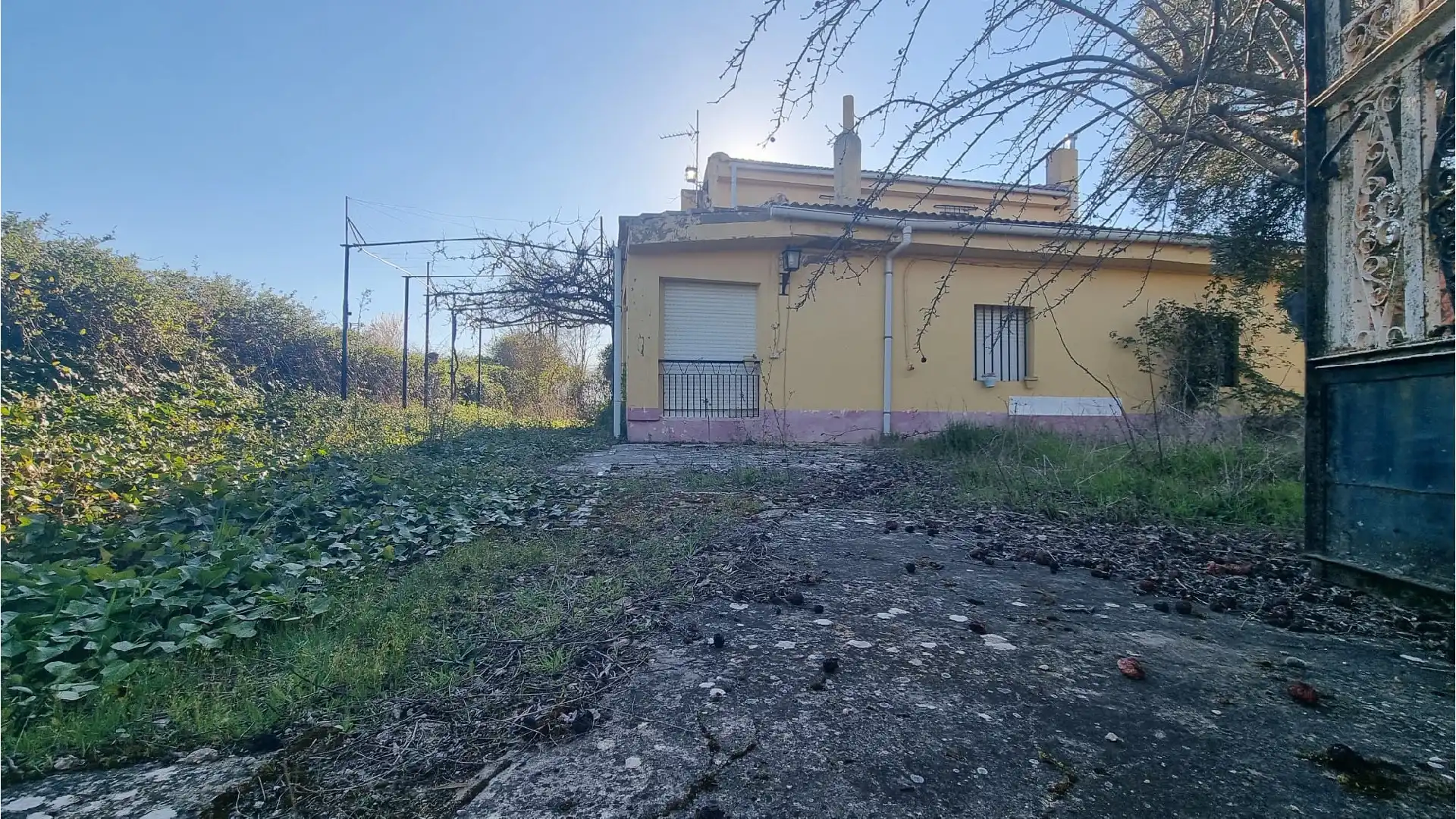 Houses for sale in Husillos , Palencia