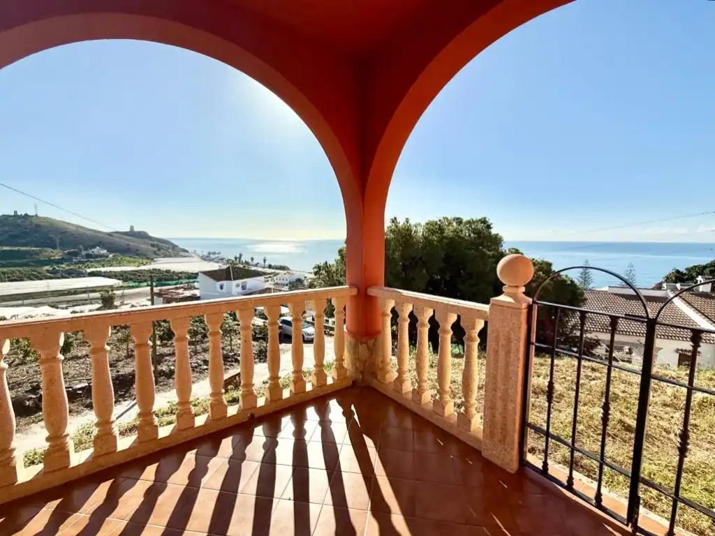 Vista exterior de Casa o xalet en venda en Vélez-Málaga amb Aire condicionat i Terrassa