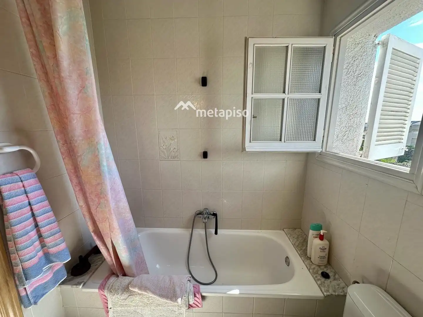 Bany de Casa o xalet en venda en El Vendrell amb Terrassa, Traster i Piscina