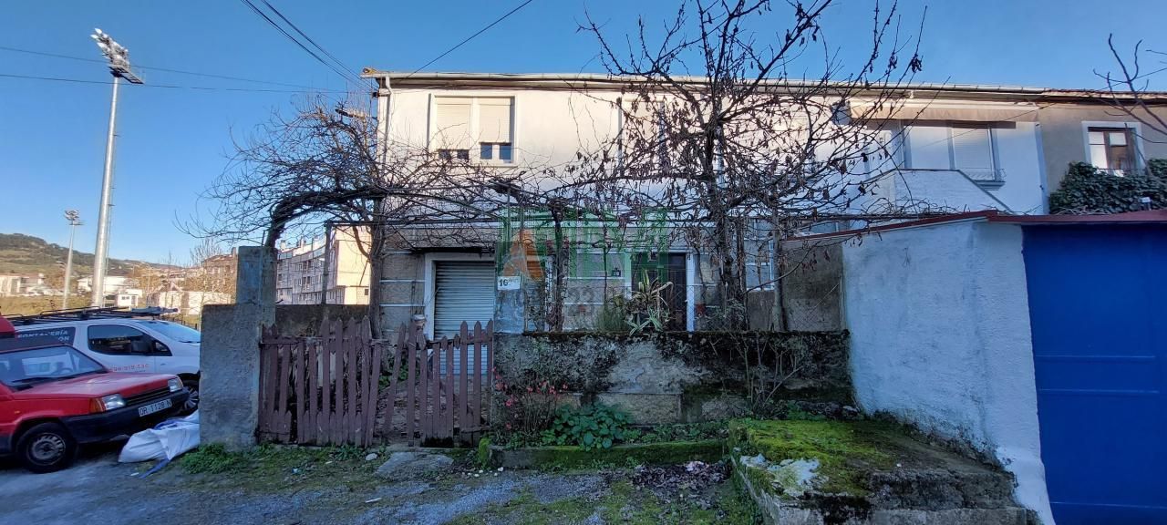 Vista exterior de Casa o xalet en venda en Ourense Capital  amb Jardí privat