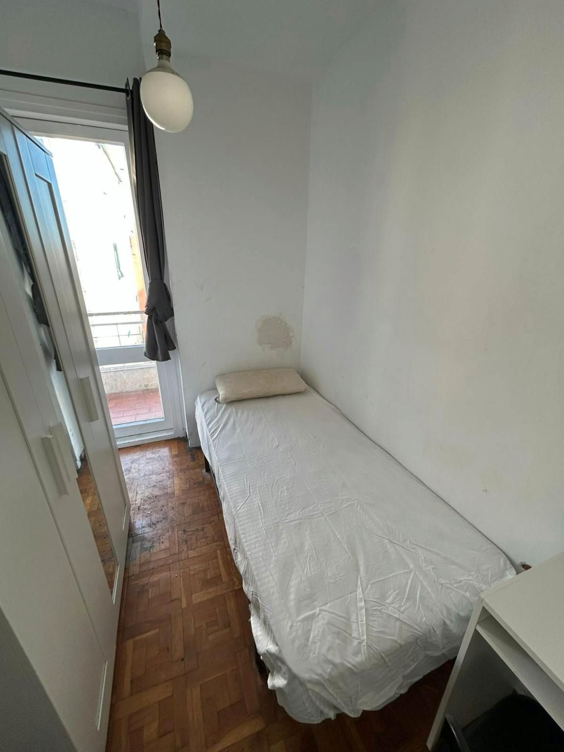 Dormitori de Pis per a compartir en  Barcelona Capital amb Calefacció i Rentadora