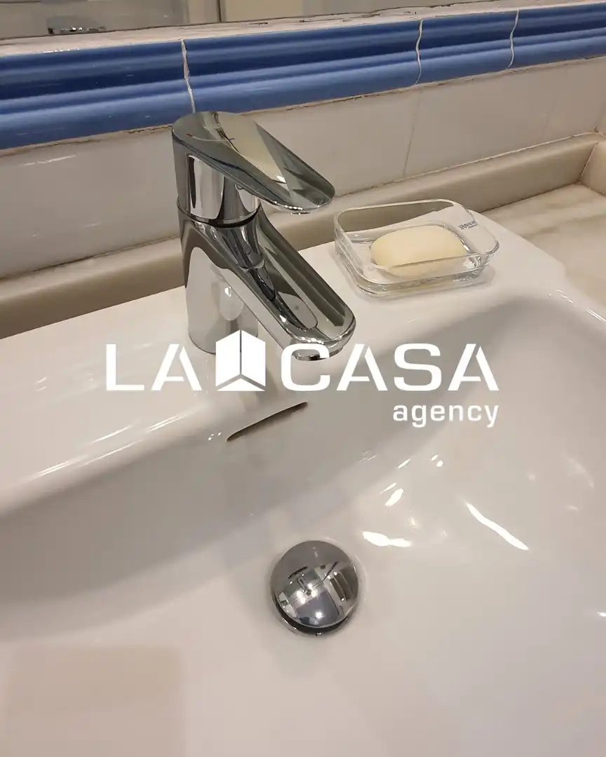 Bathroom of Flat for sale in Sevilla  with Terrace and Storage room