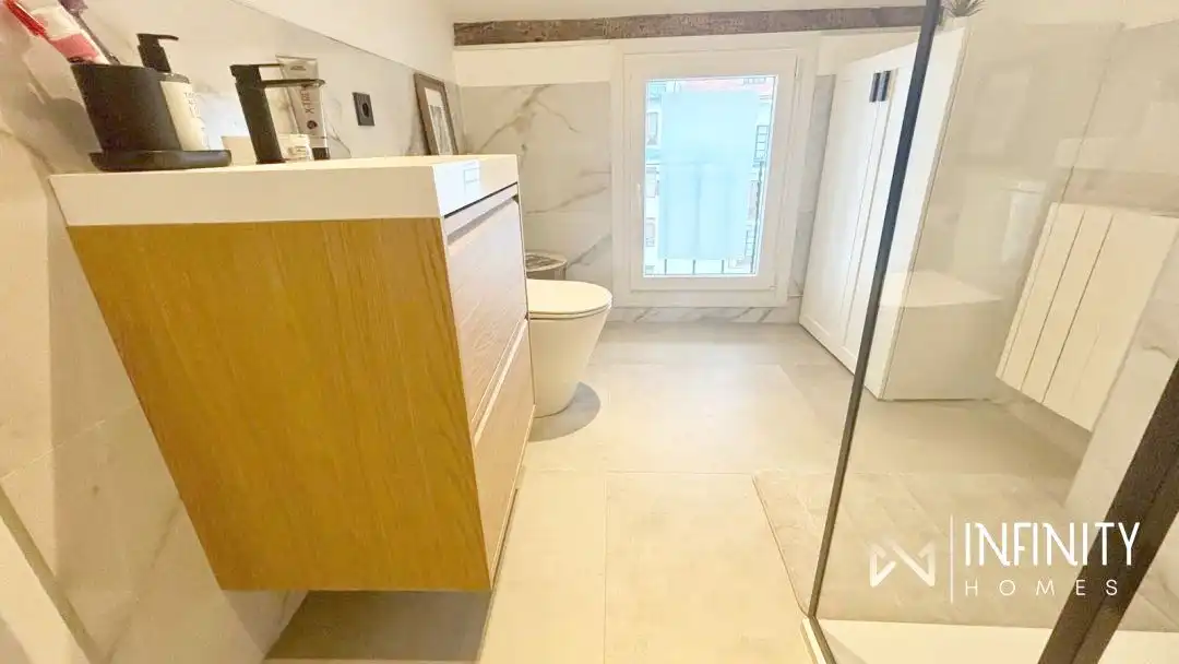 Baño de Ático de alquiler en Bilbao  con Calefacción