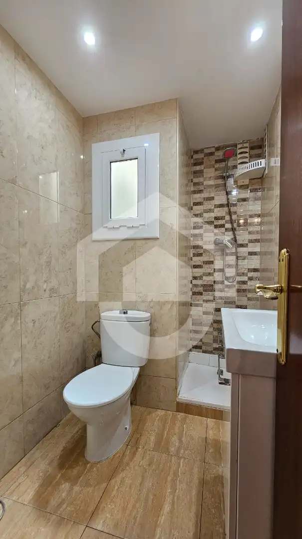 Bany de Planta baixa en venda en Barcelona