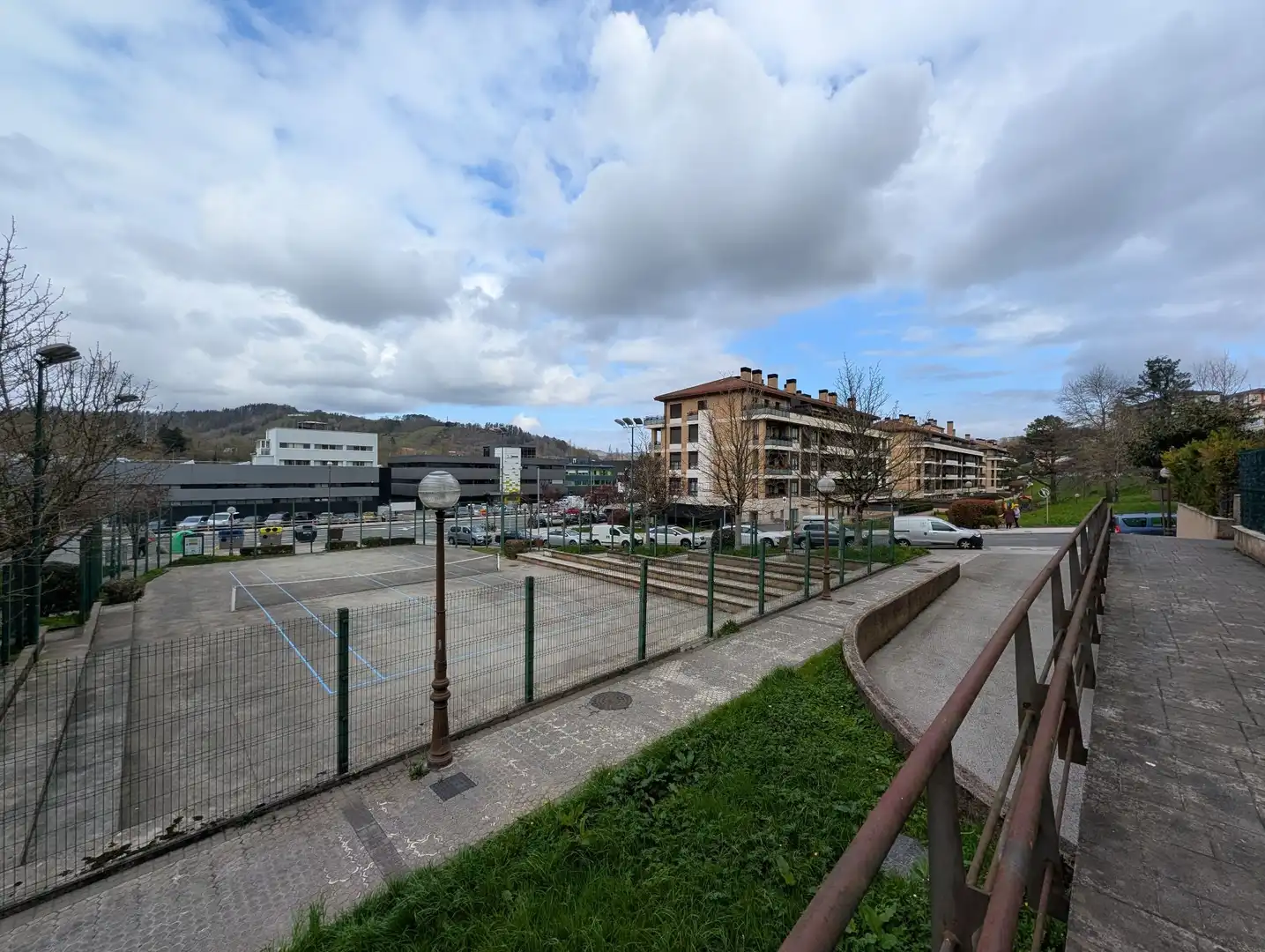 Aparcament de Pis en venda en Lasarte-Oria amb Calefacció, Terrassa i Traster