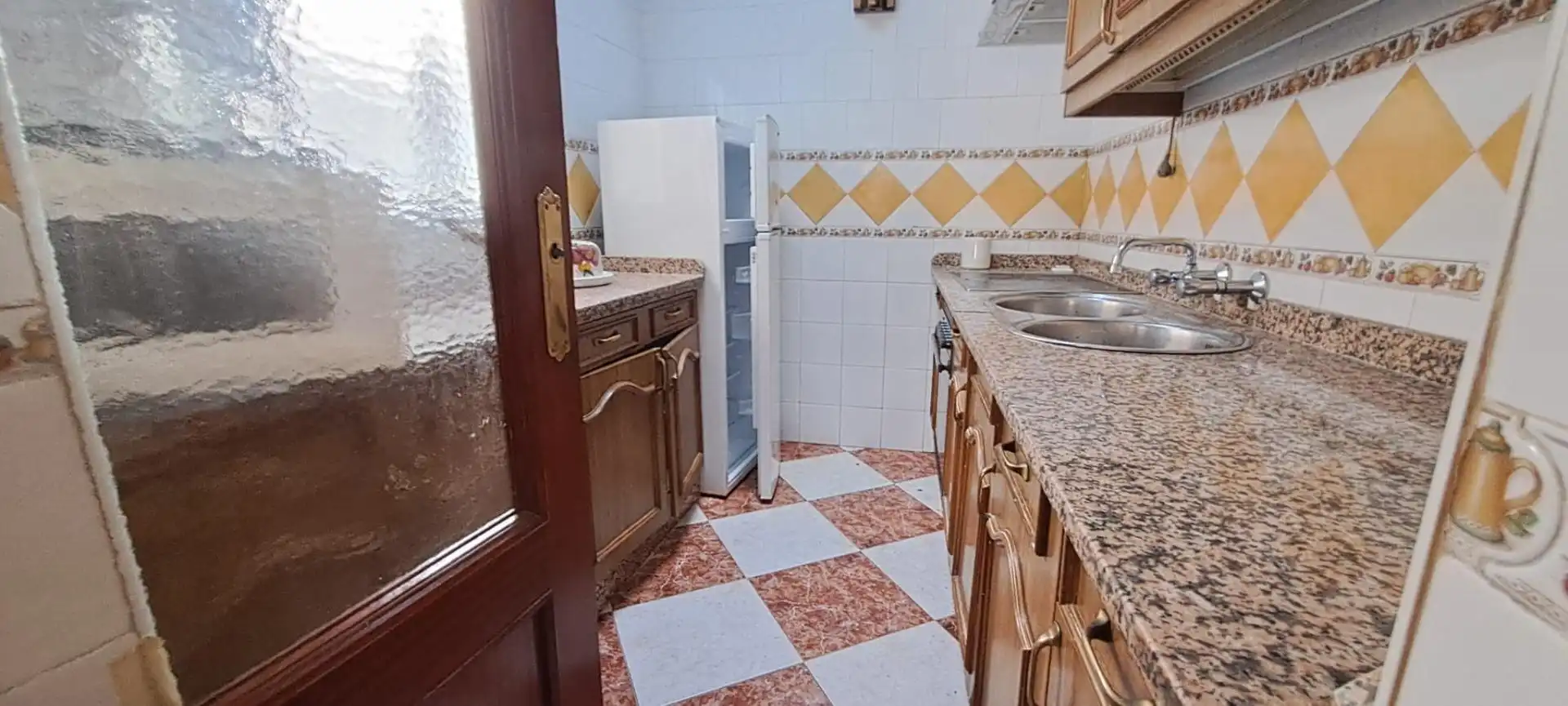 Cuina de Casa o xalet en venda en Brenes amb Terrassa i Balcó