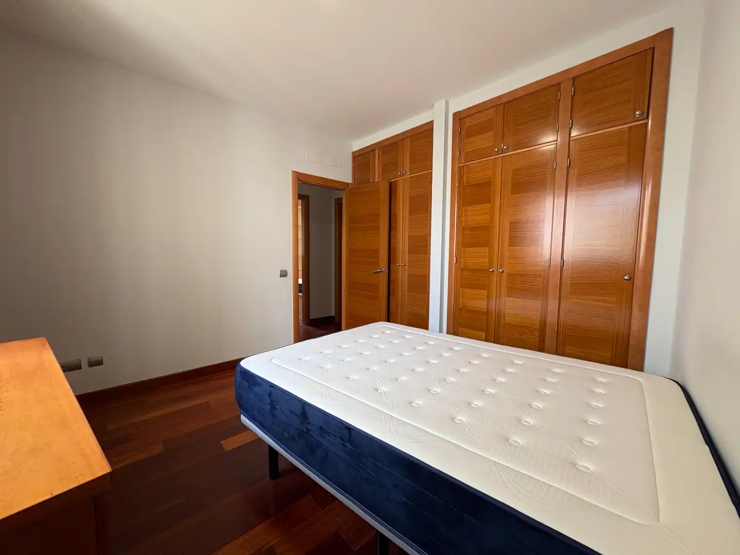 Dormitori de Pis de lloguer en Las Palmas de Gran Canaria amb Moblat, Forn i Rentadora