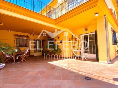 Vista exterior de Casa o xalet en venda en Antequera amb Aire condicionat, Terrassa i Piscina