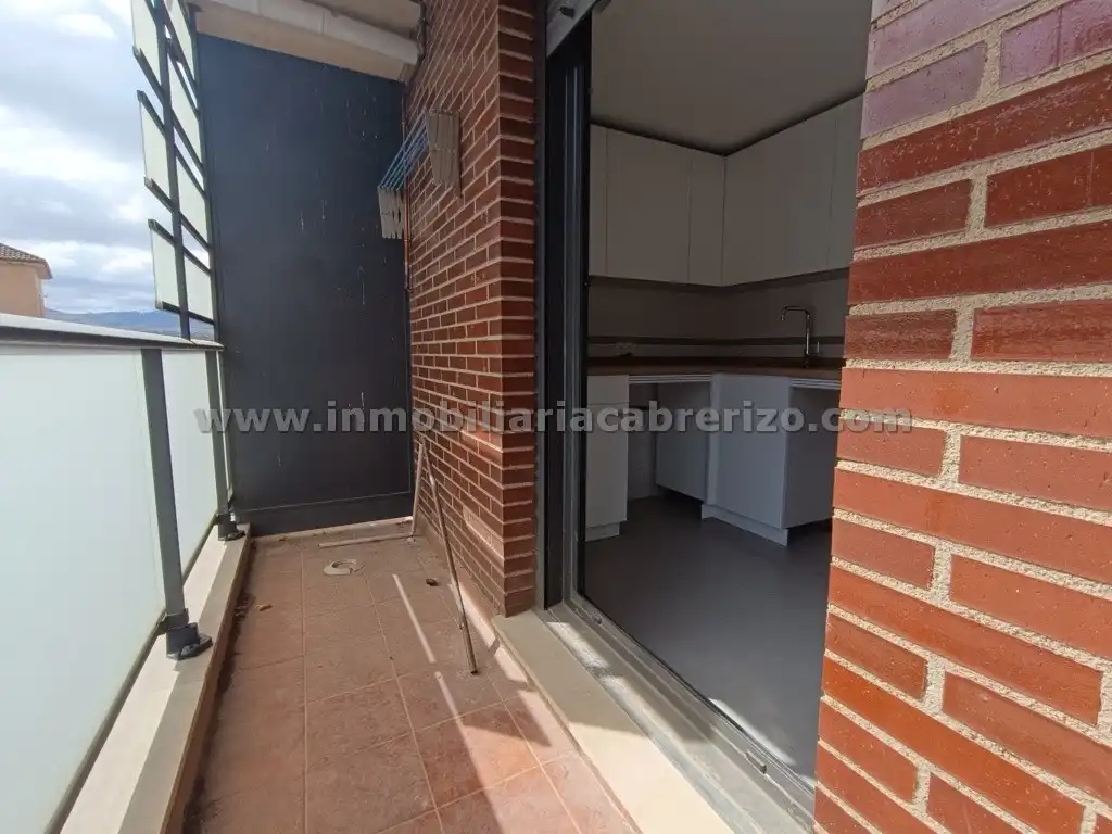 Vista exterior de Ático en venta en Villamediana de Iregua con Calefacción, Parquet y Terraza