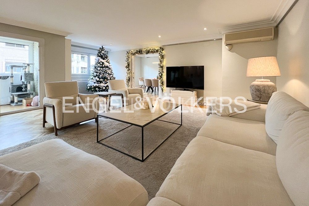 Sala d'estar de Apartament de lloguer en  Valencia Capital amb Aire condicionat, Calefacció i Parquet