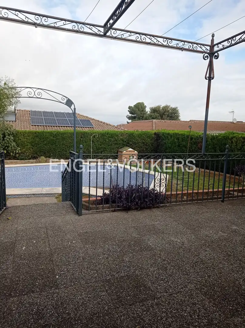 Piscina de Casa o chalet en venta en Dos Hermanas con Calefacción, Jardín privado y Terraza