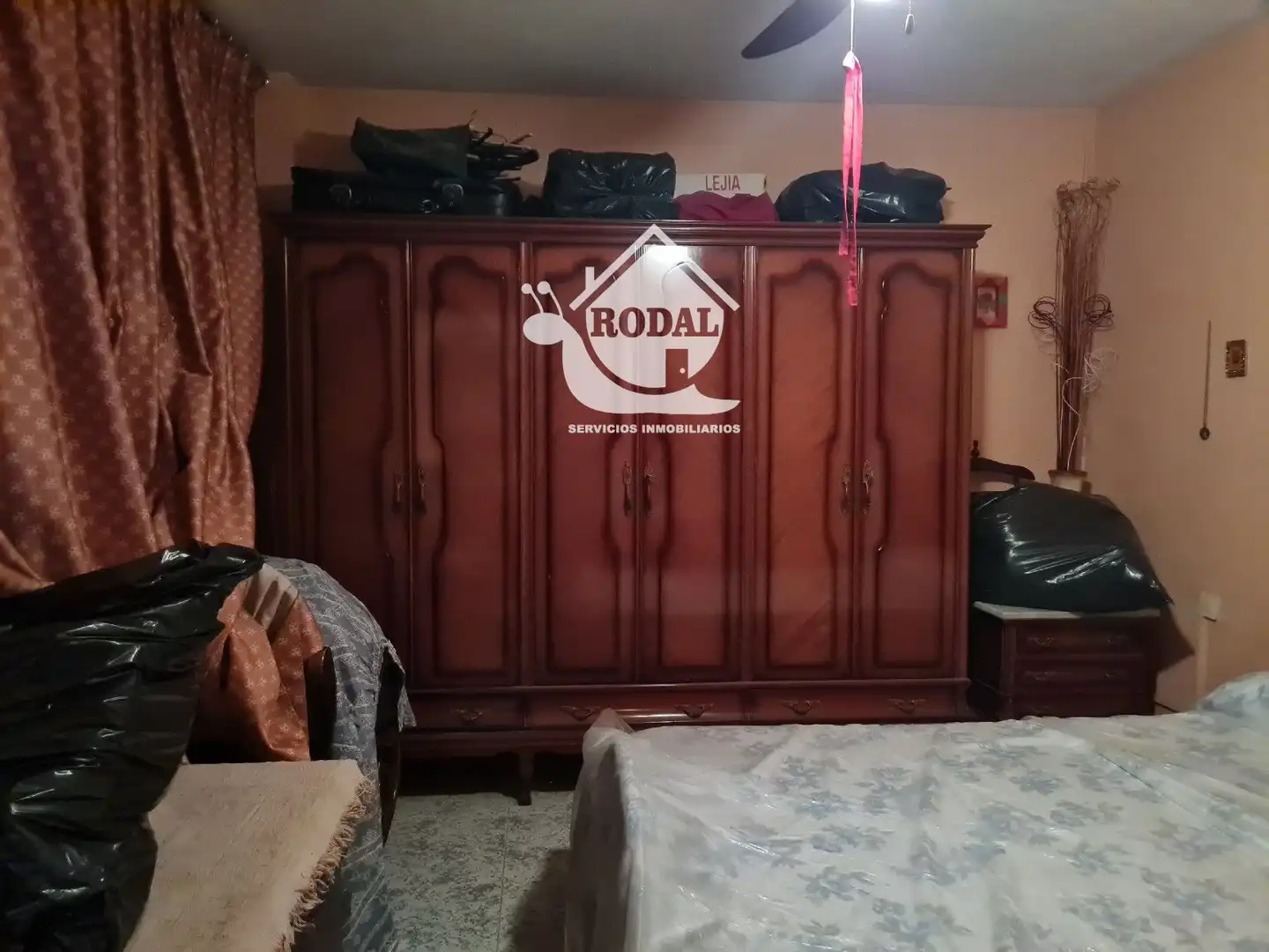 Habitación de Piso en venta en Almería con Calefacción, Amueblado y Horno