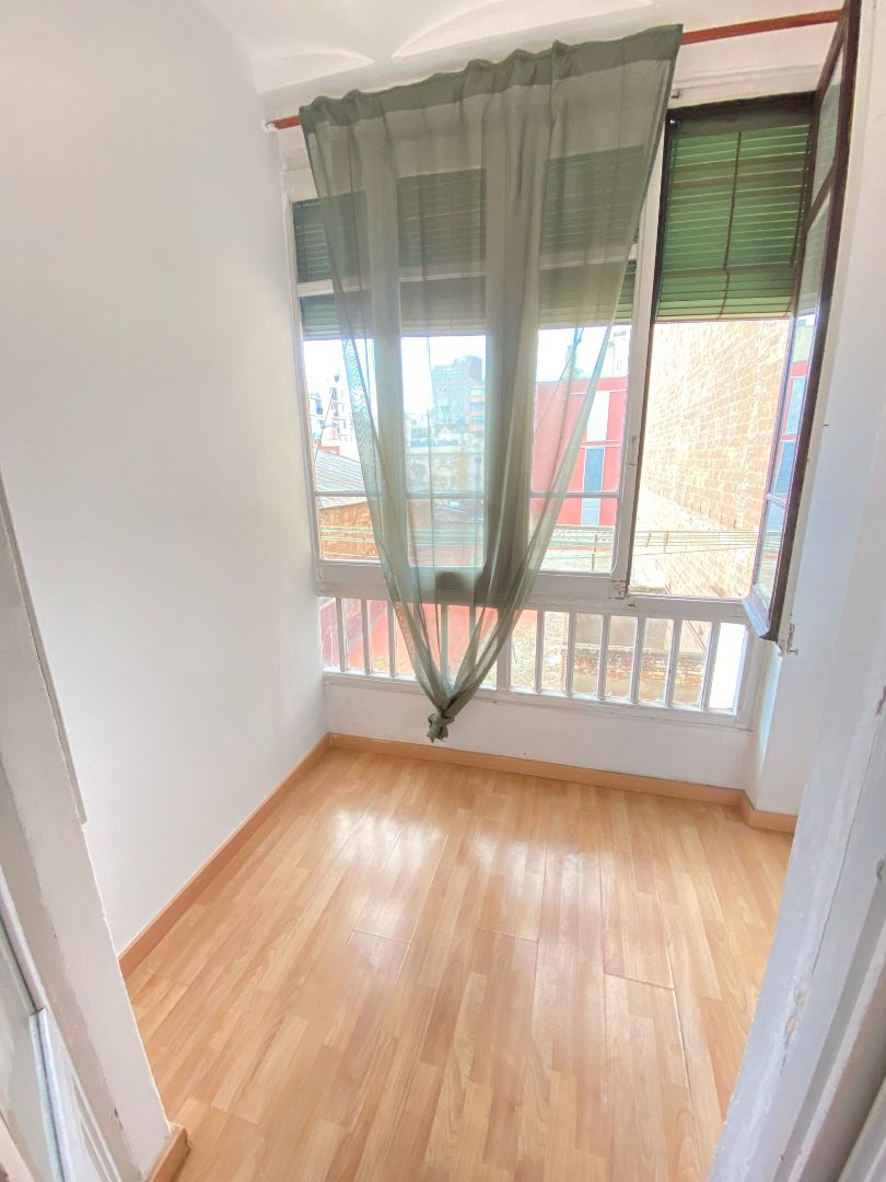 Flat to share in Carretera de la Bordeta, 22, Hostafrancs