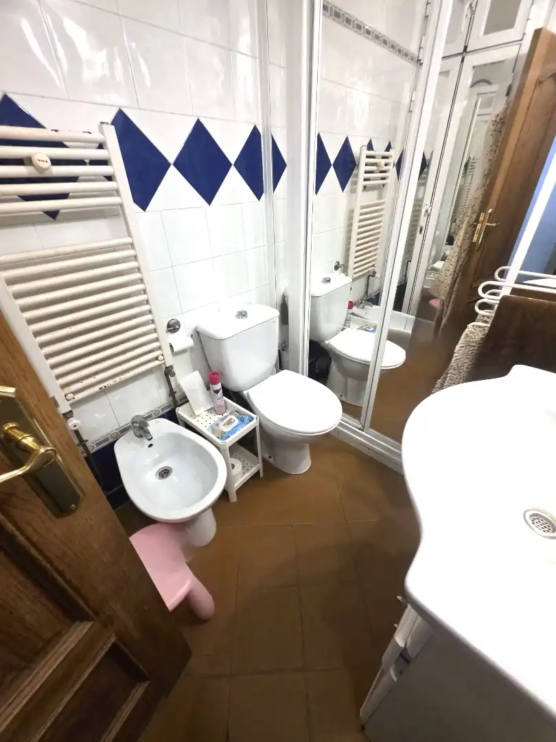 Bathroom of Flat for sale in Móstoles  with Air Conditioner, Heating and Parquet flooring
