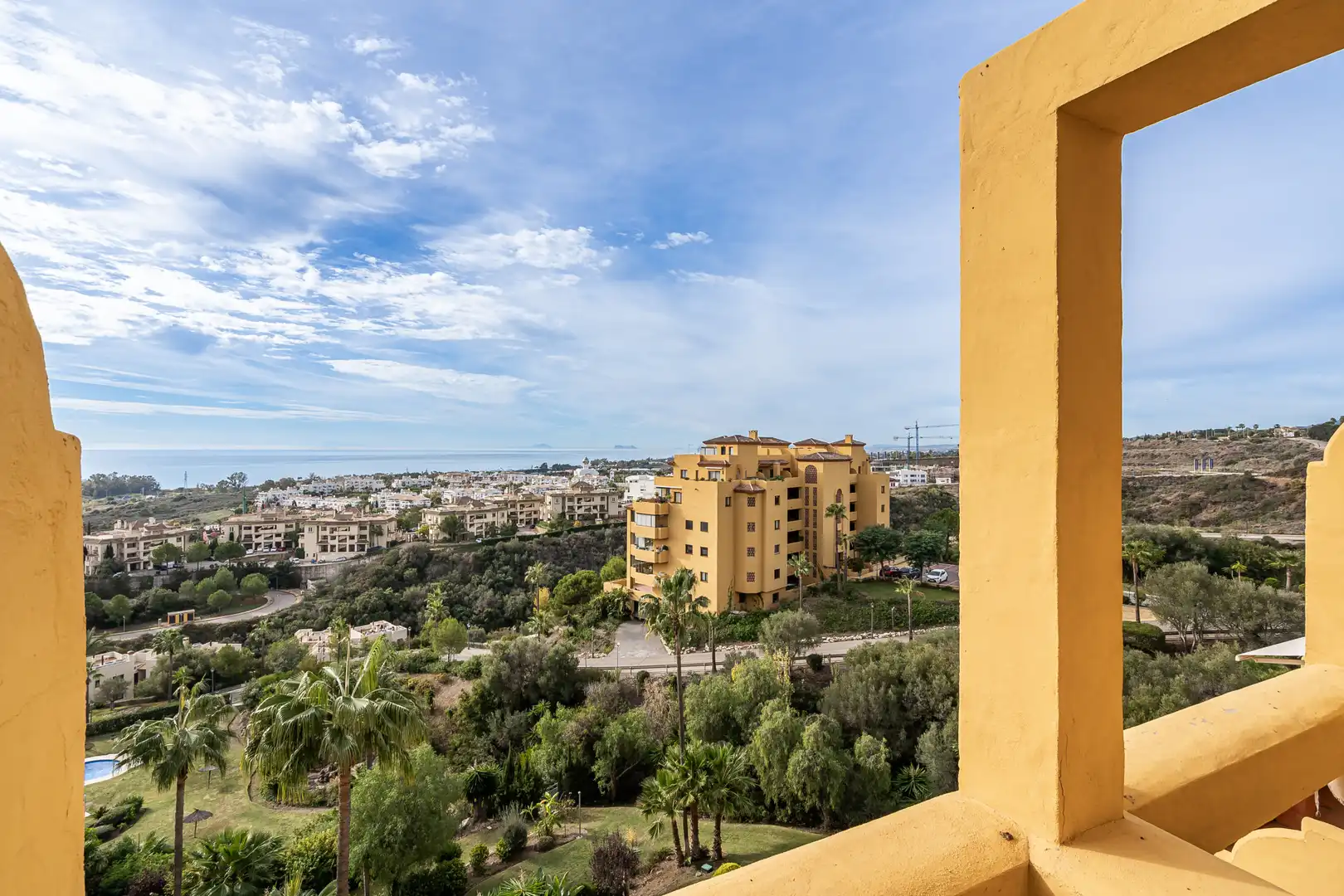Außenansicht von Maisonette zur Miete in Estepona mit Klimaanlage, Heizung und Terrasse