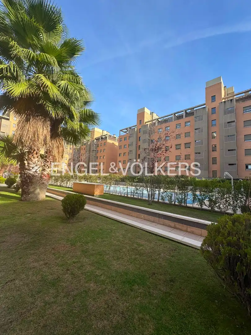 Exterior view of Flat for rent in Madrid  with Heating, Parquet flooring and Swimming Pool