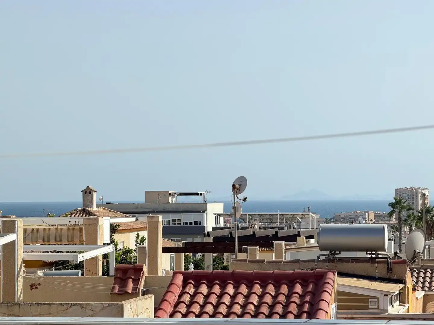 Vista exterior de Casa adosada en venda en Torrevieja amb Aire condicionat, Calefacció i Jardí privat